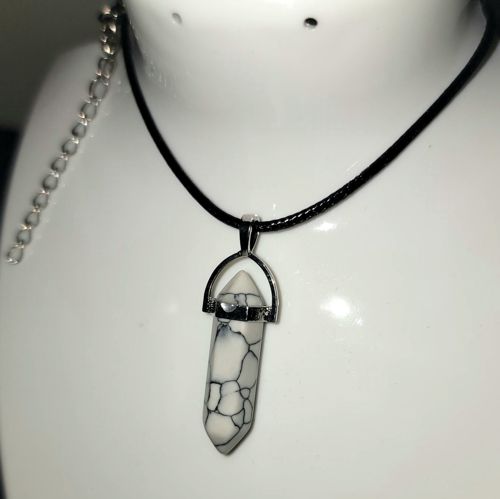 Howlite necklace - Picture 2 of 3